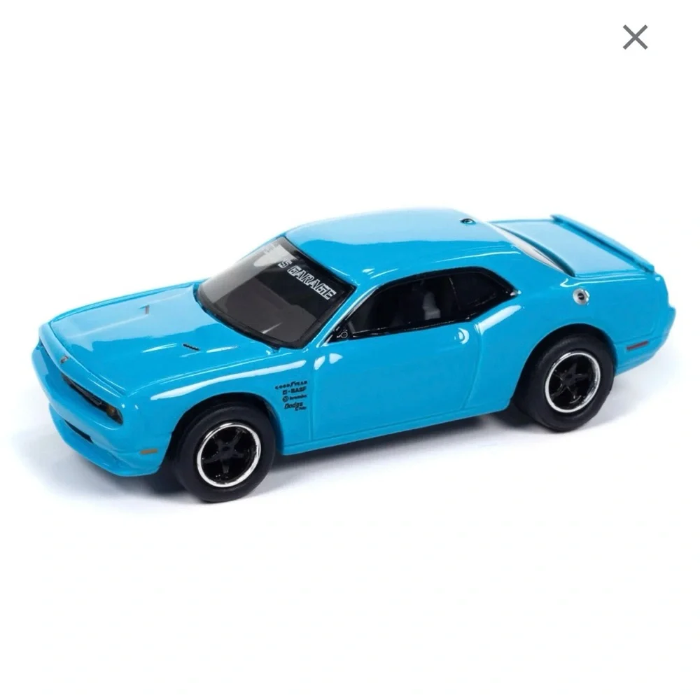 Johnny Lightning 2014 Dodge Challenger SRT8• Petty’s Garage Blue Die-Cast Car